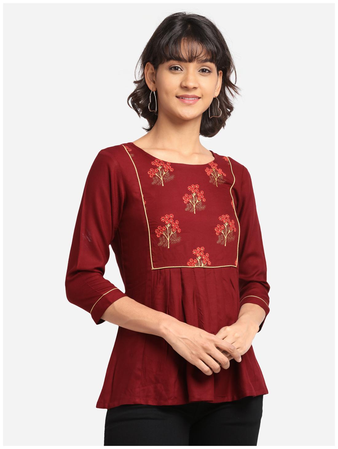 

Clothzy Women Floral Regular top - Red