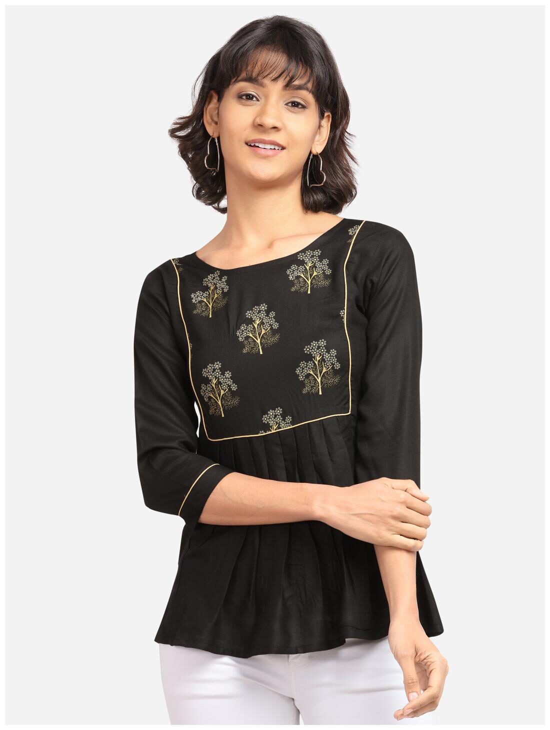 

Clothzy Women Floral Regular top - Black