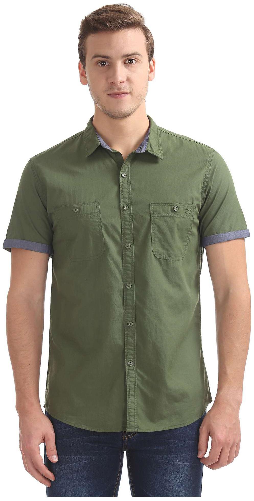 

Colt Men Green Solid Regular Fit Casual Shirt