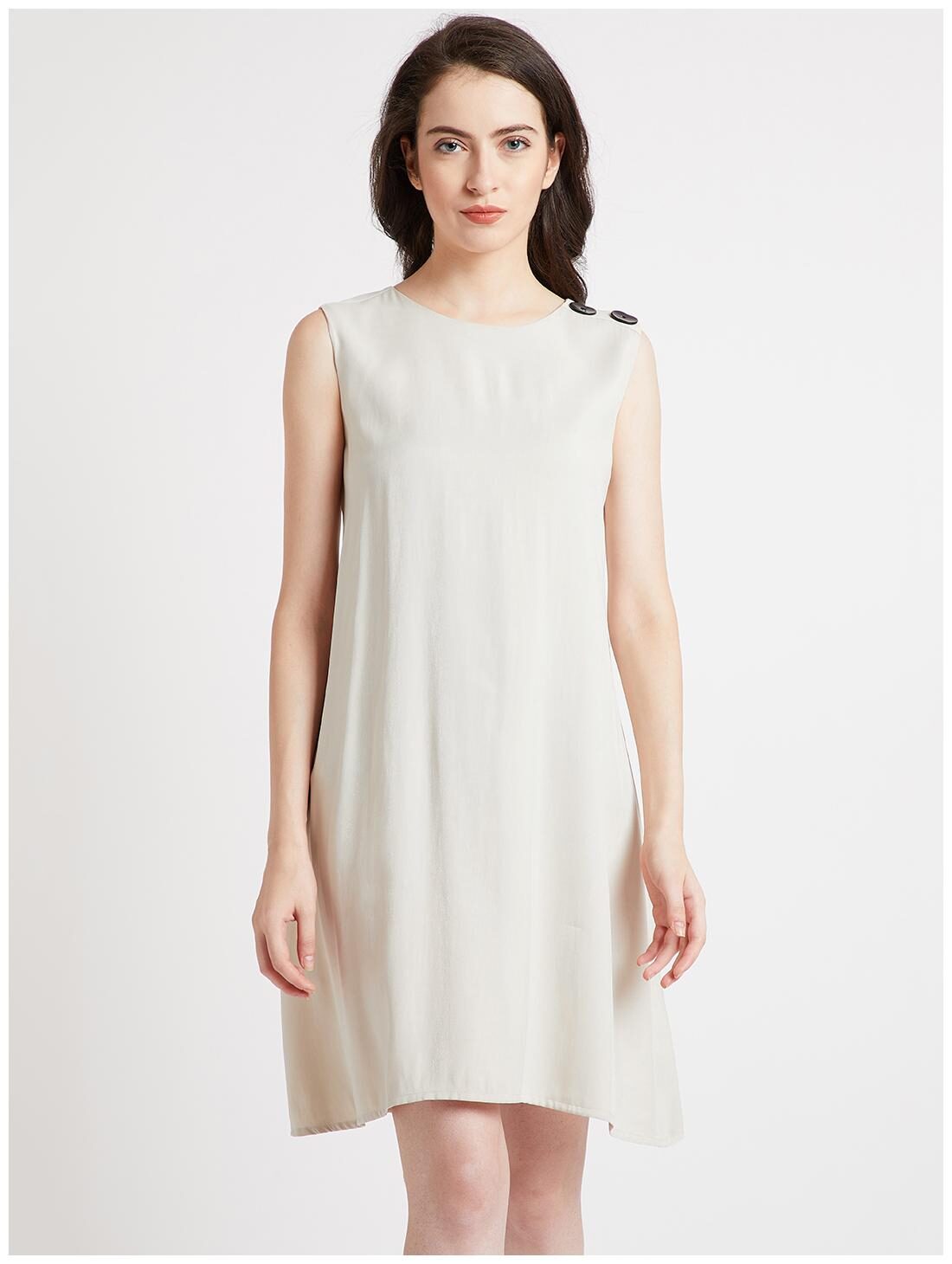 

Cover Story White Solid A-line dress