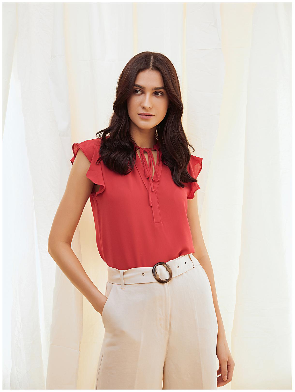

Cover Story Women Solid Regular top - Red