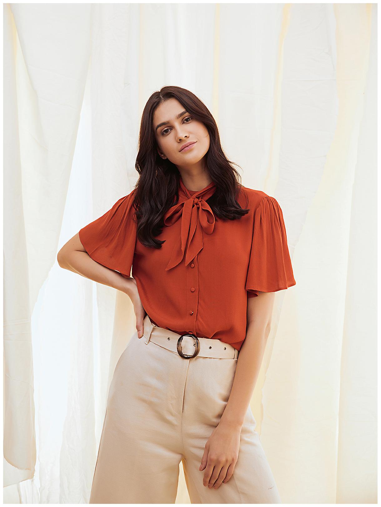 

Cover Story Women Solid Regular top - Red