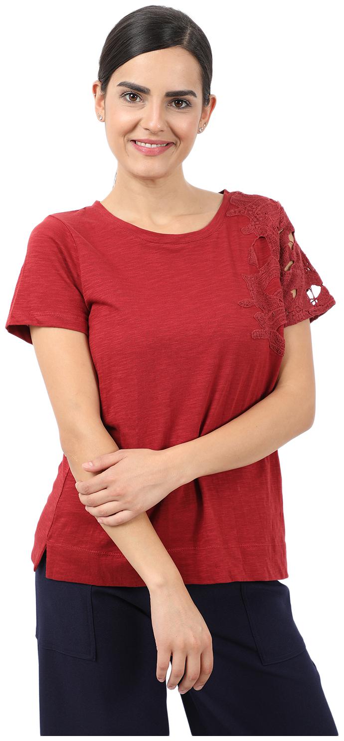 

Cover Story Women Solid Regular top - Red
