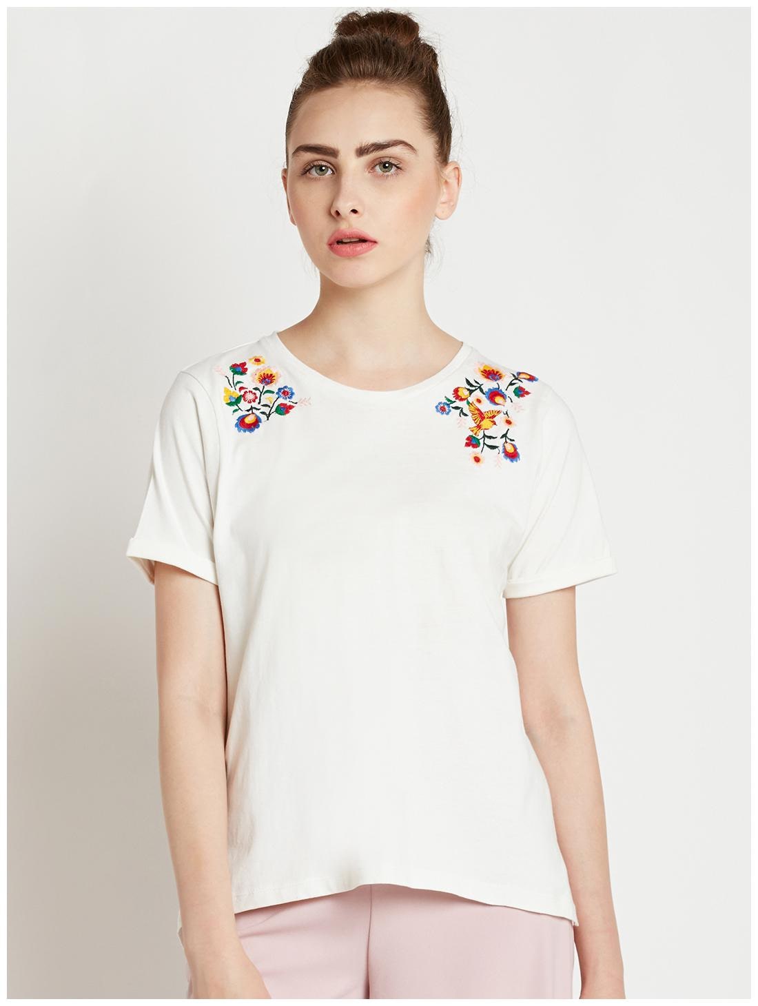 

Cover Story Women White Regular fit Round neck Cotton T shirt