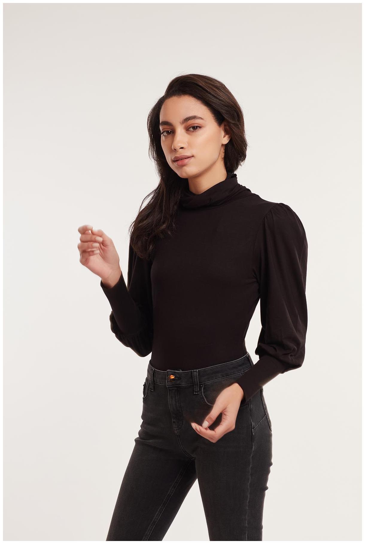 

Cover Story Women Solid Regular top - Black