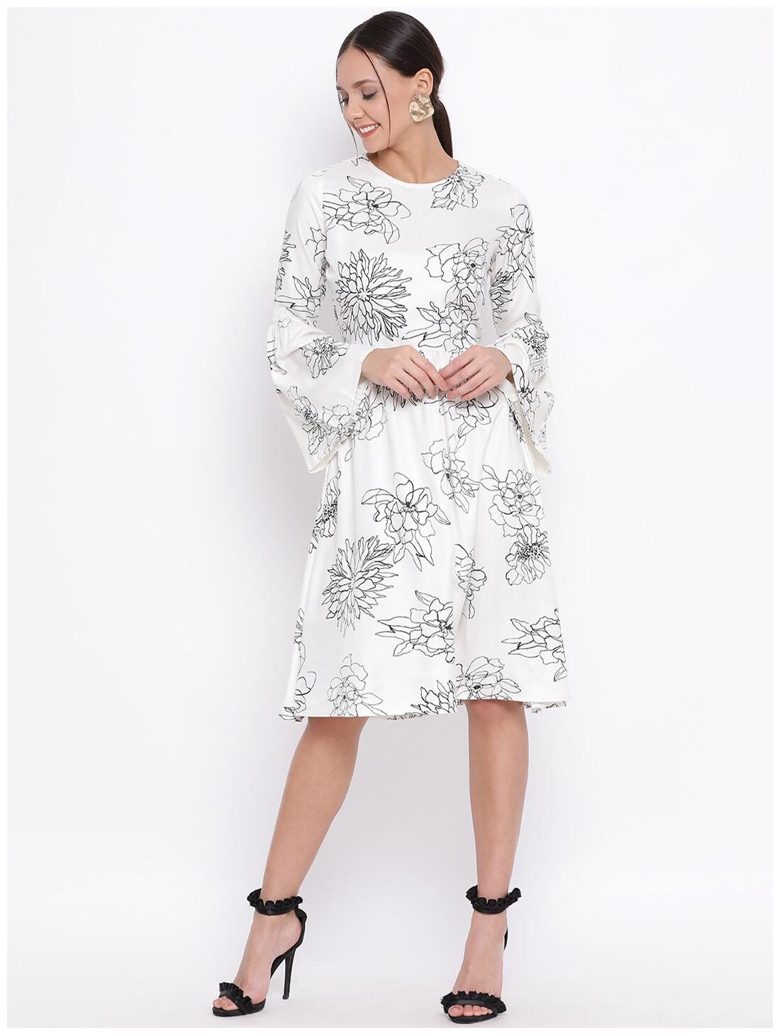 

Crimsoune Club White Floral Fit flare dress