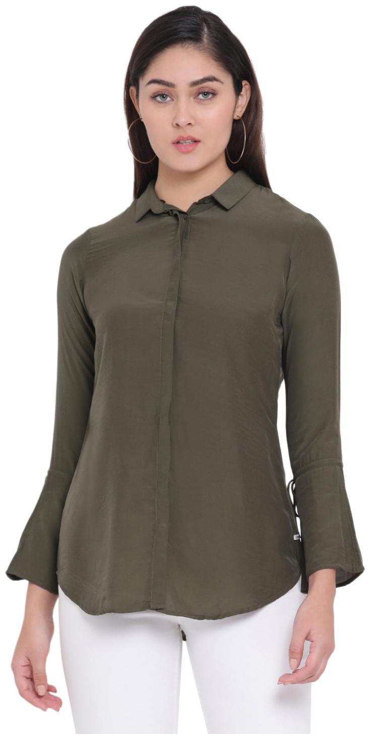 

Crimsoune Club Women Green Solid Slim Fit Shirt