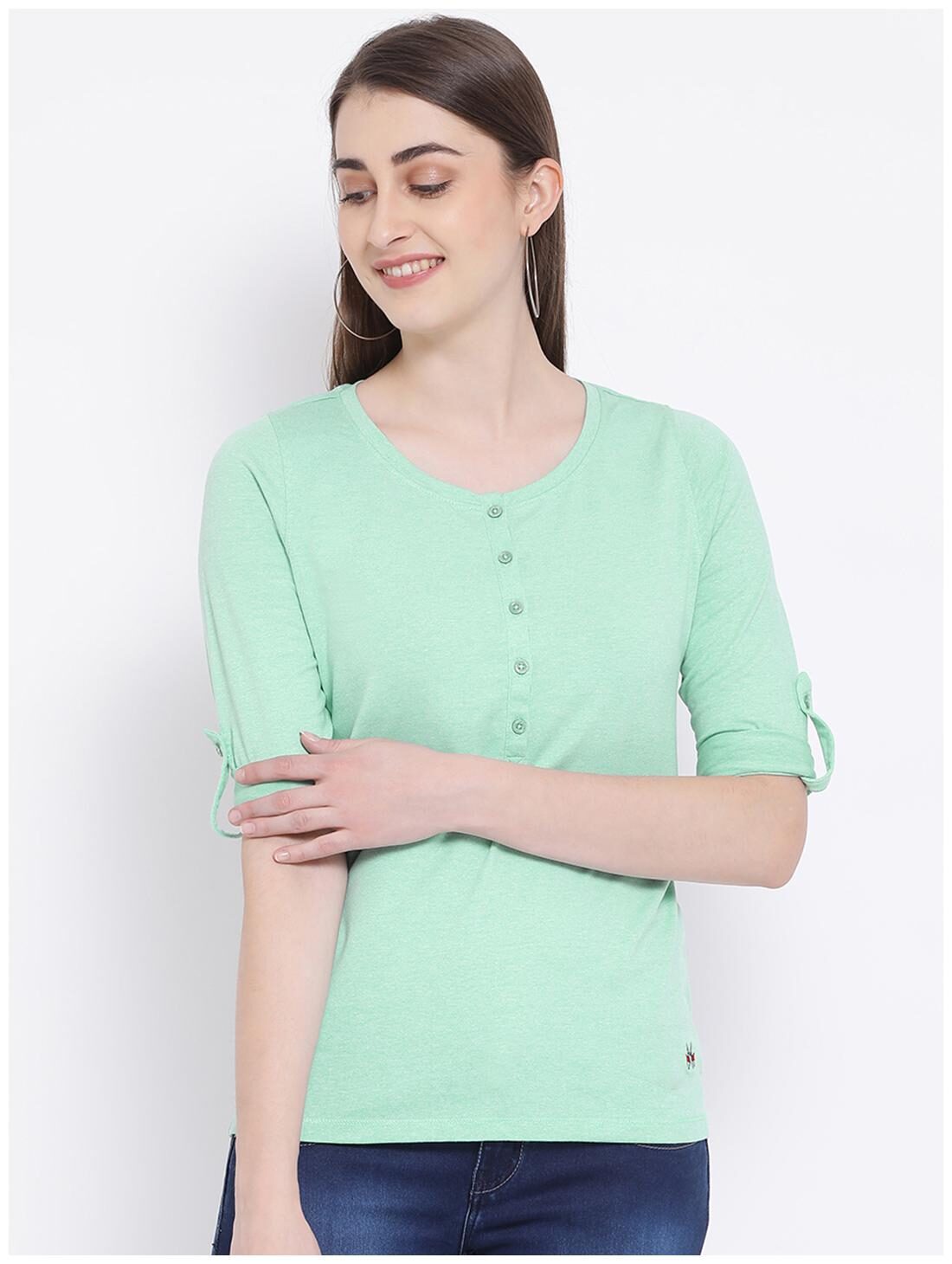 

Crimsoune Club Women Green Slim fit Round neck Cotton T shirt