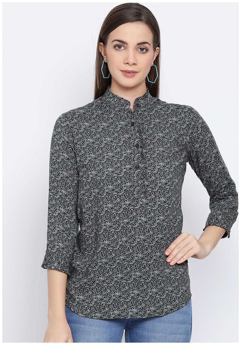 

Crimsoune Club Women Black Printed Slim Fit Shirt