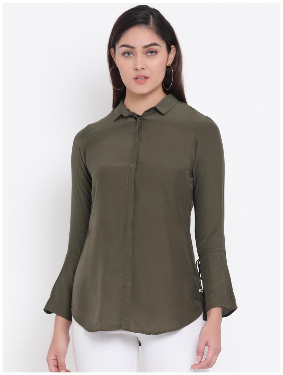 

Crimsoune Club Women Green Solid Slim Fit Shirt