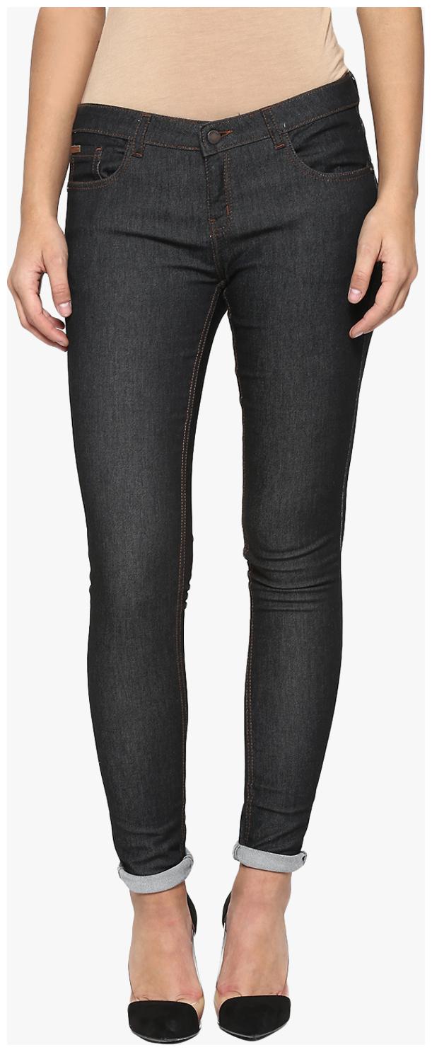 

Crimsoune Club Women Black Straight fit Jeans