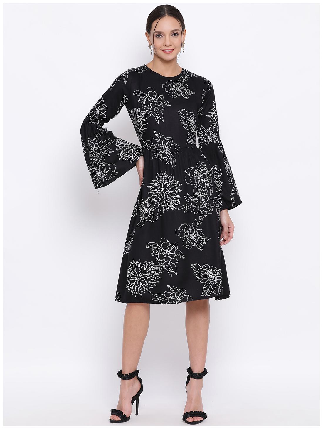 

Crimsoune Club Black Floral Fit flare dress