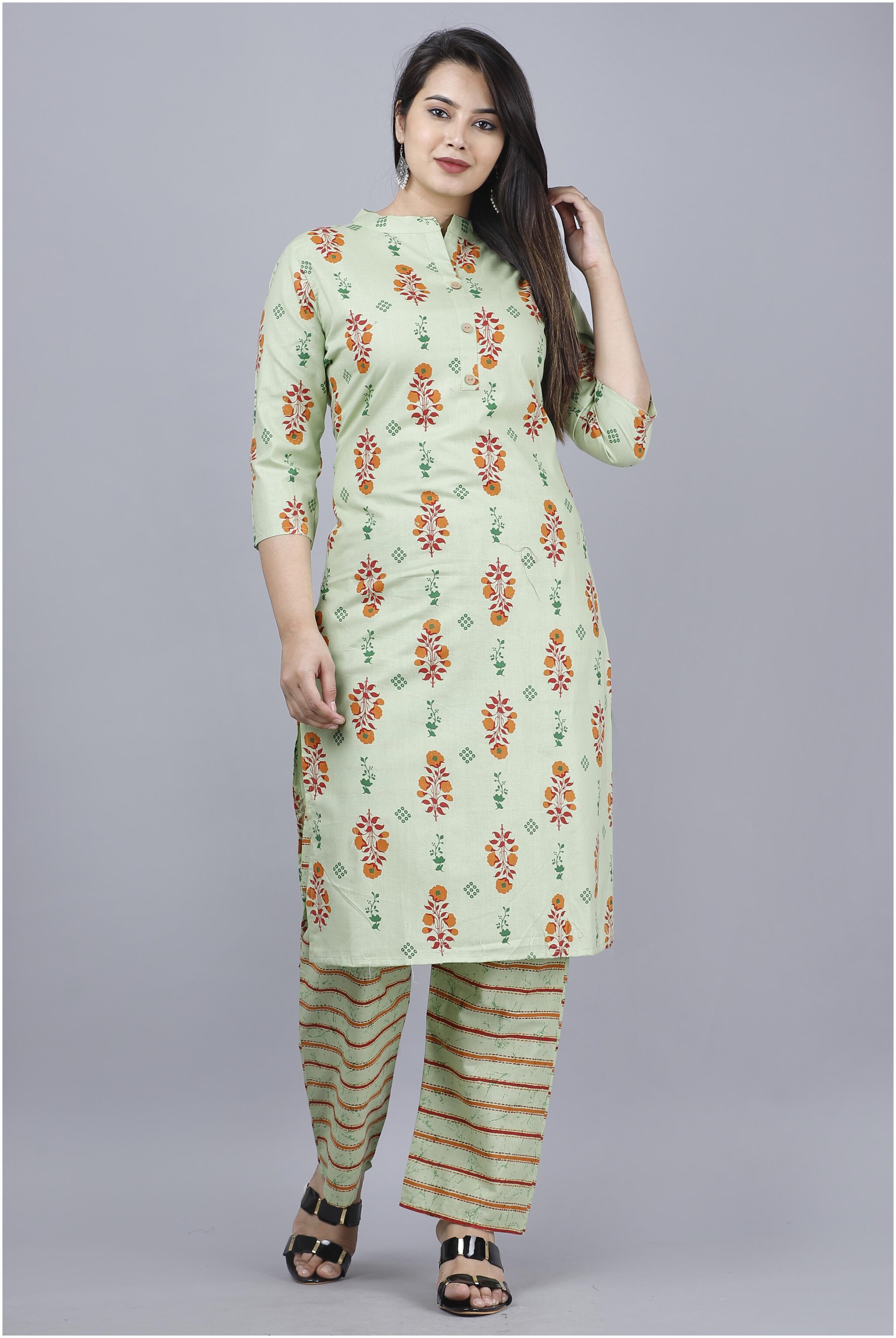 

DIVYANSHI FASHIONS Women Green Floral Straight Kurti With Pants