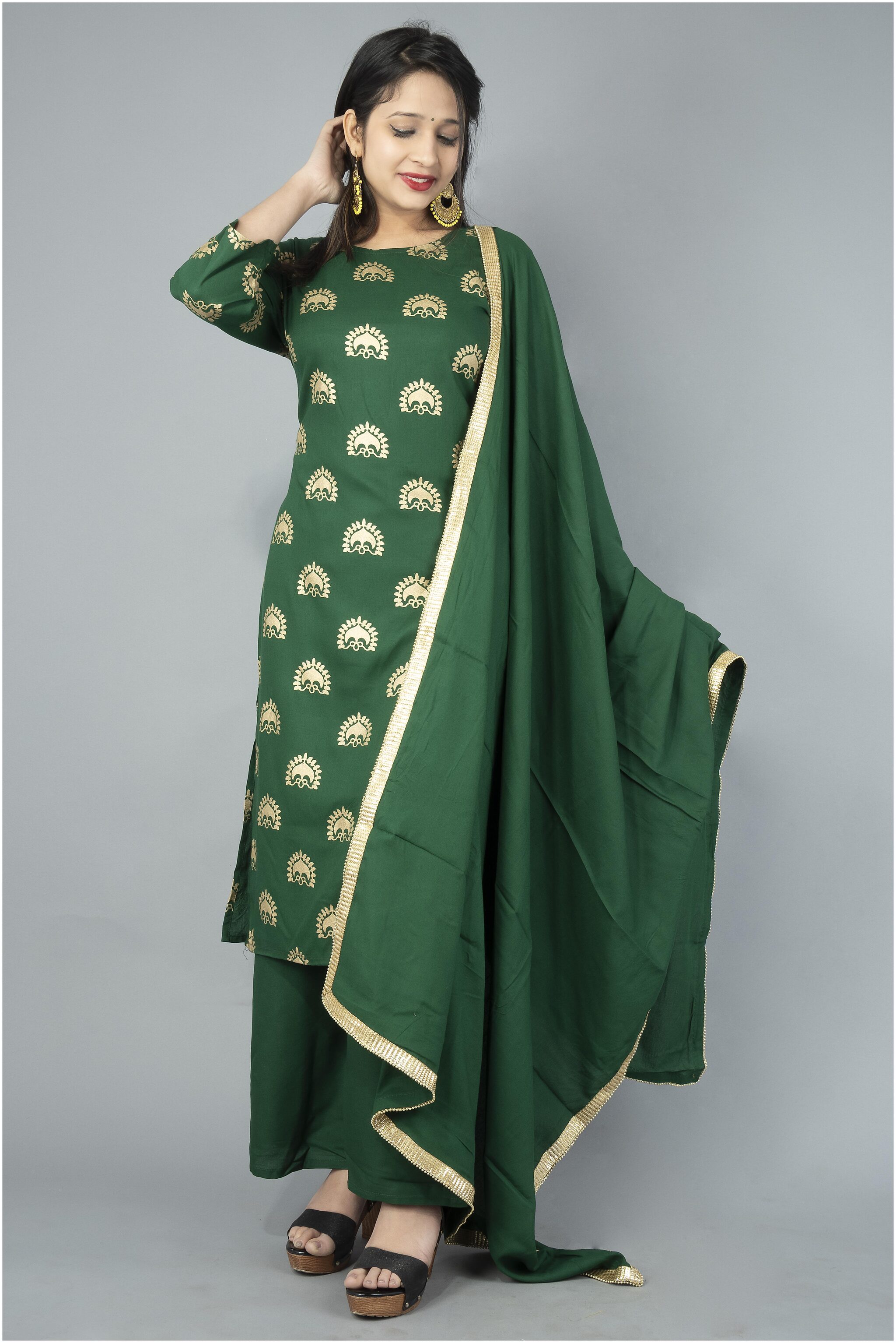 

DIVYANSHI FASHIONS Women Green Printed Straight Kurti With Palazzo And Dupatta