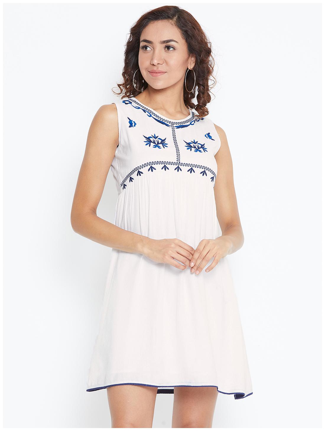 

DODO MOA White Solid Empire dress