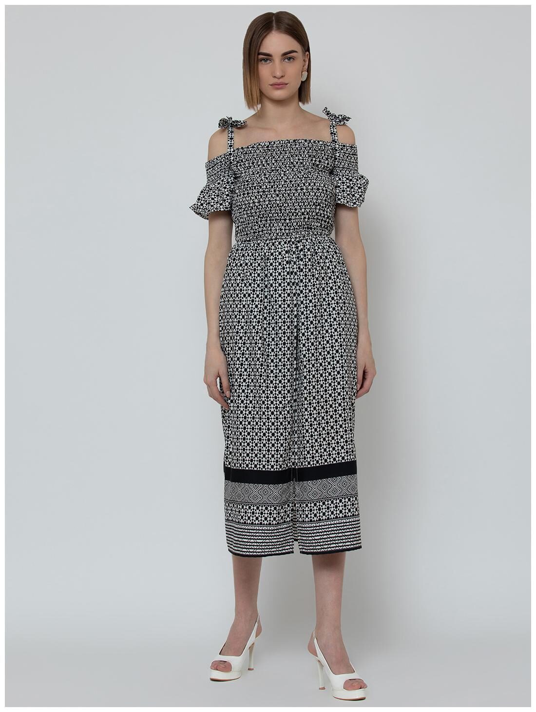 

DODO MOA Floral Jumpsuit - Black