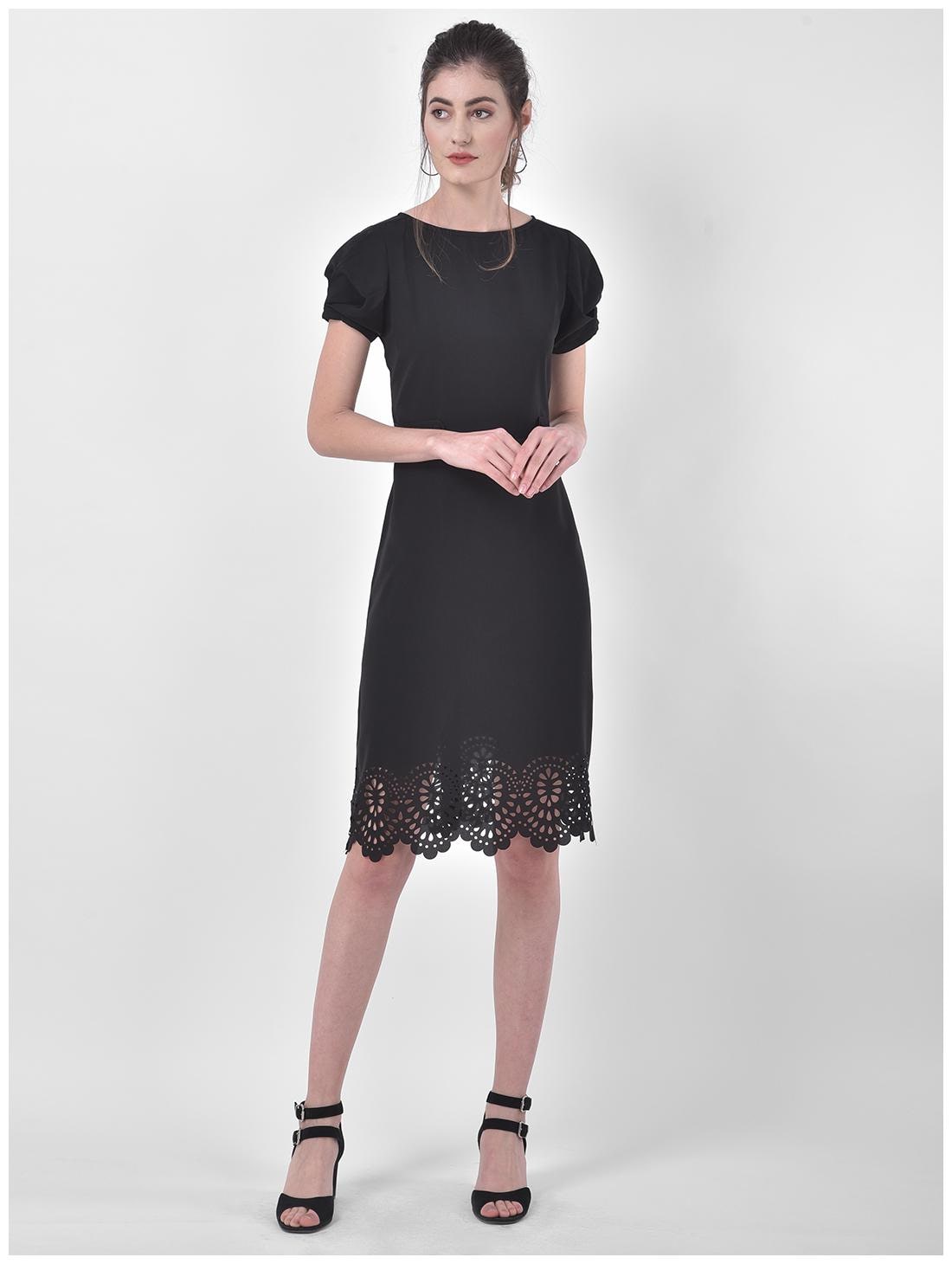 

Eavan Black Solid Sheath dress