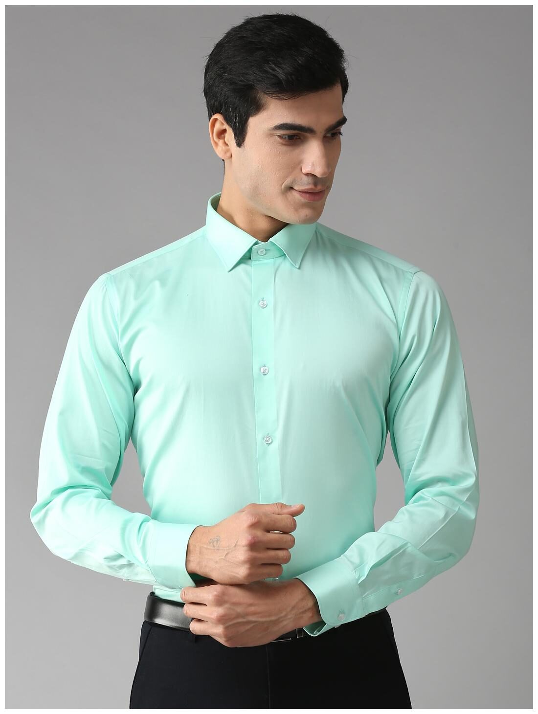 

EPPE Men Green Solid Slim Fit Casual Shirt
