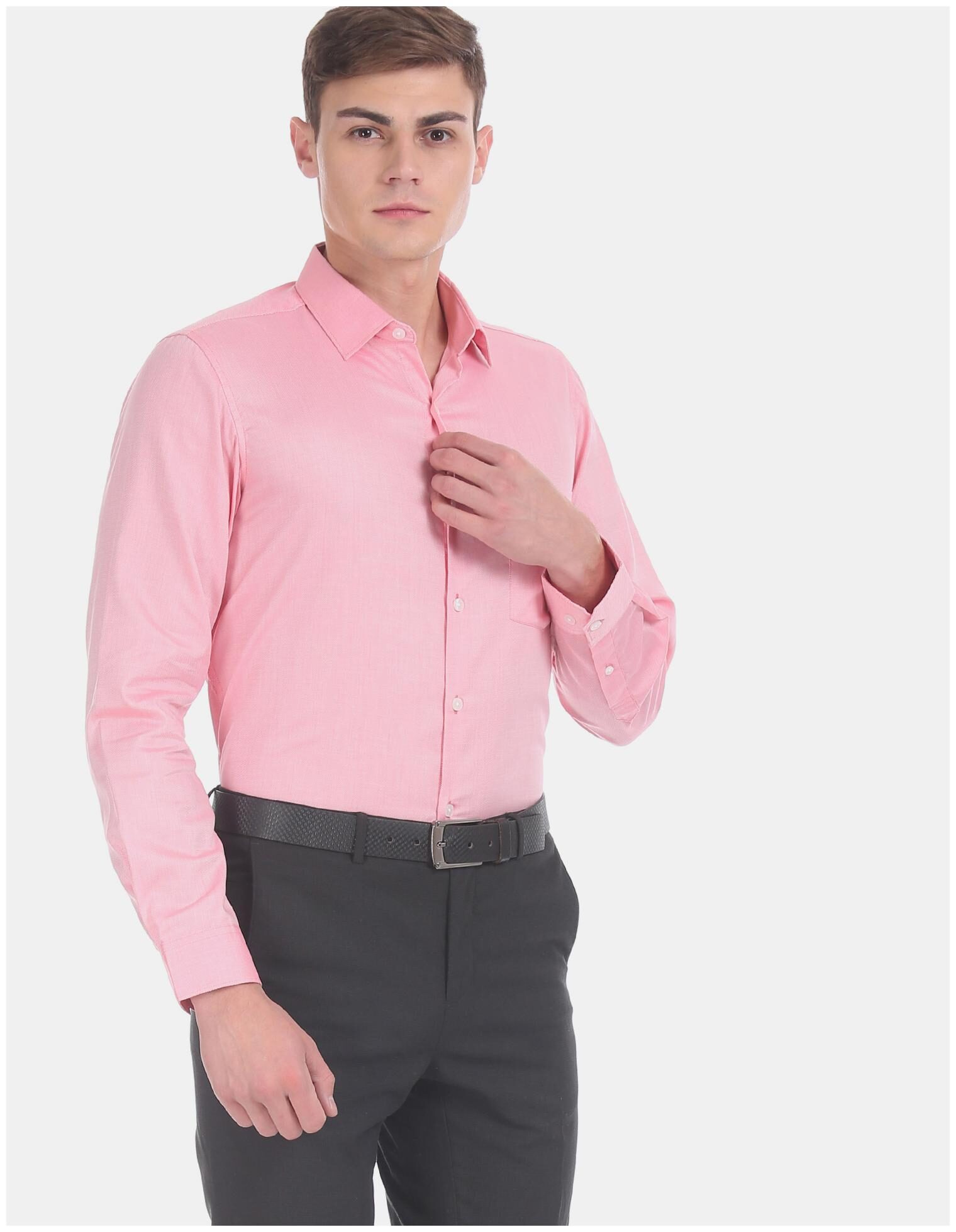 

Excalibur Men Pink Solid Regular Fit Casual Shirt
