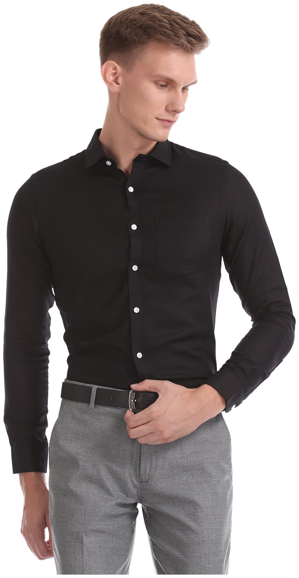 

Excalibur Men Black Weaved Slim Fit Casual Shirt