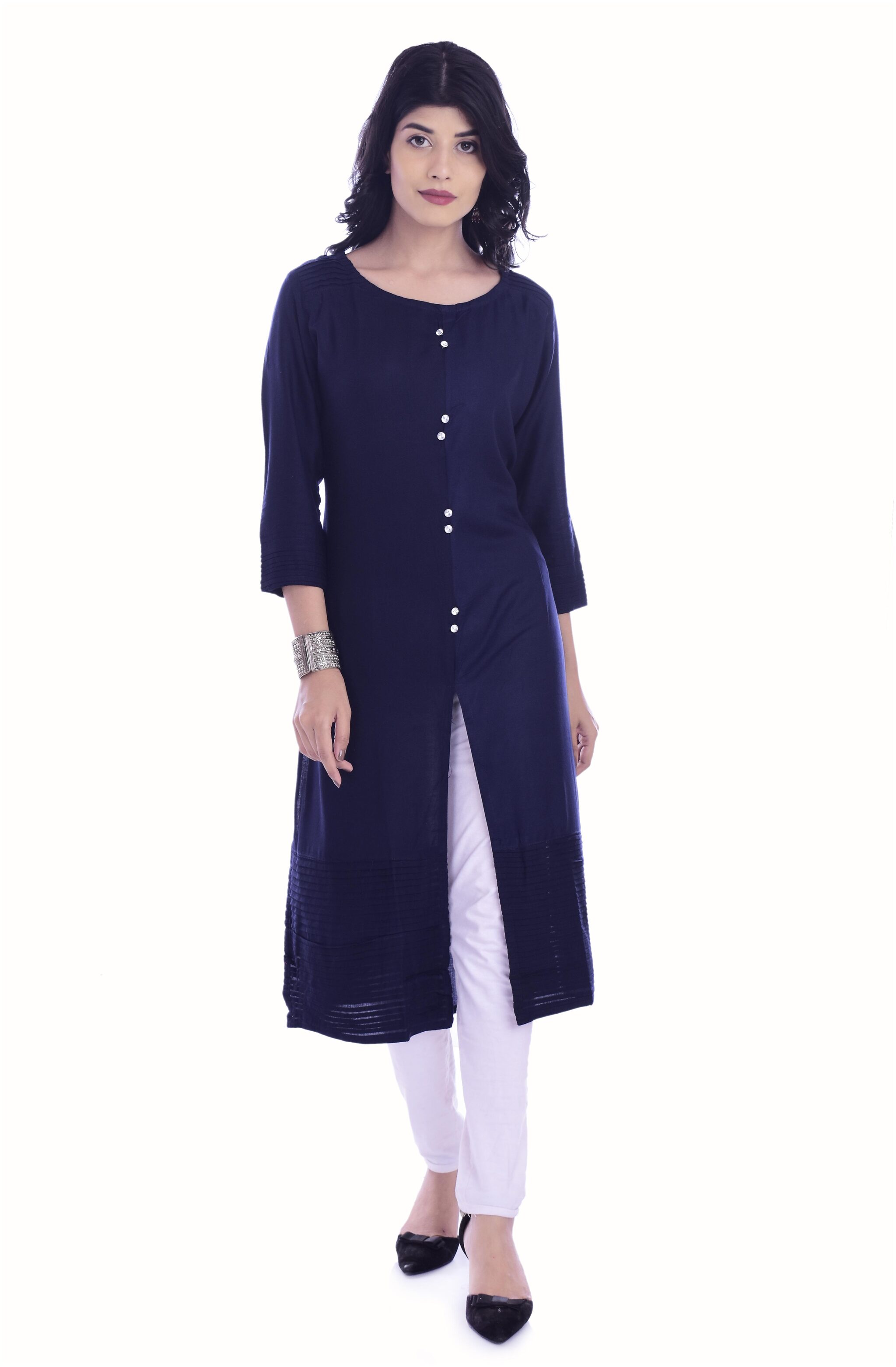 

Fab Attire Women Blue Solid Straight Kurta