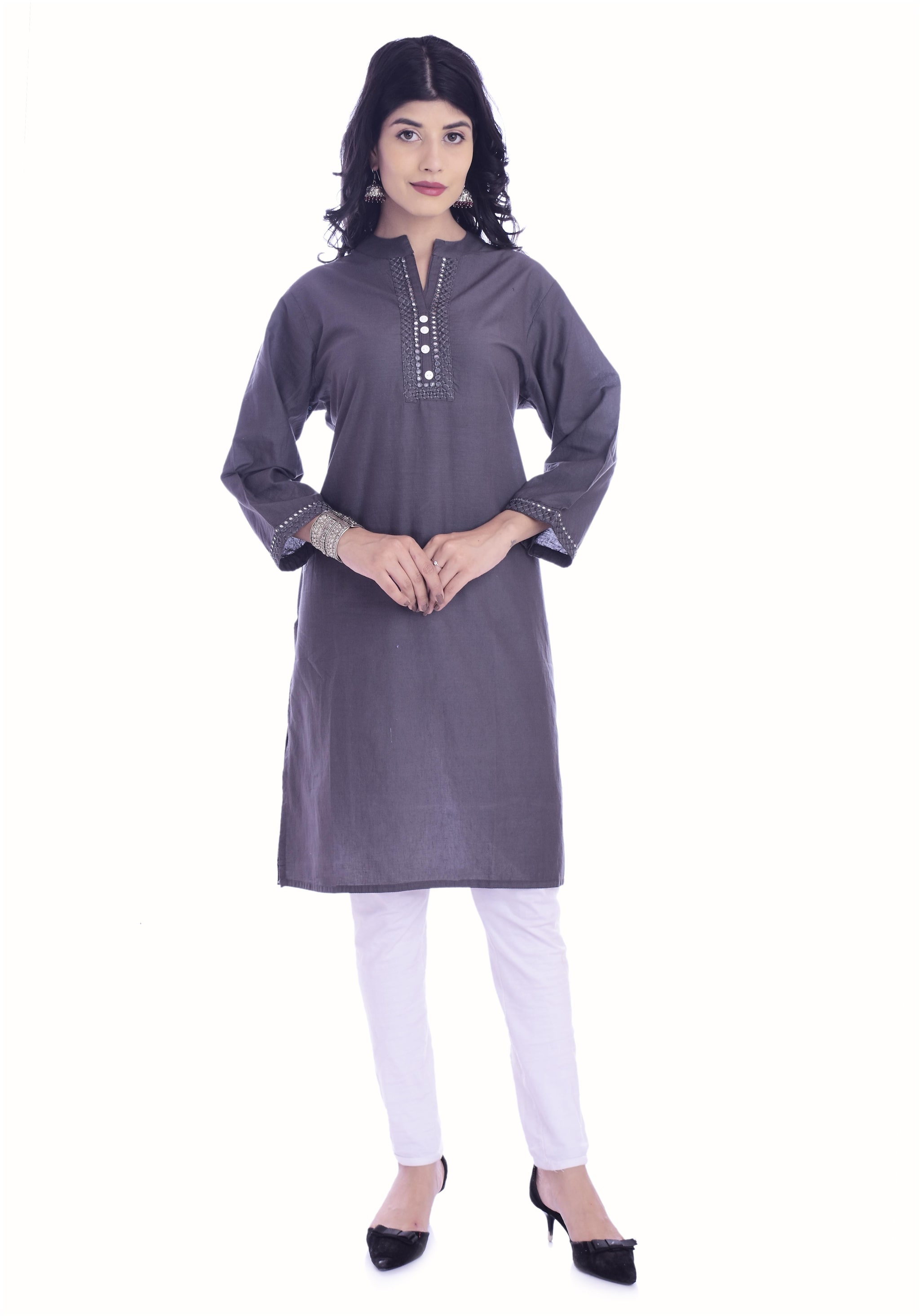 

Fab Attire Women Grey Solid Straight Kurta