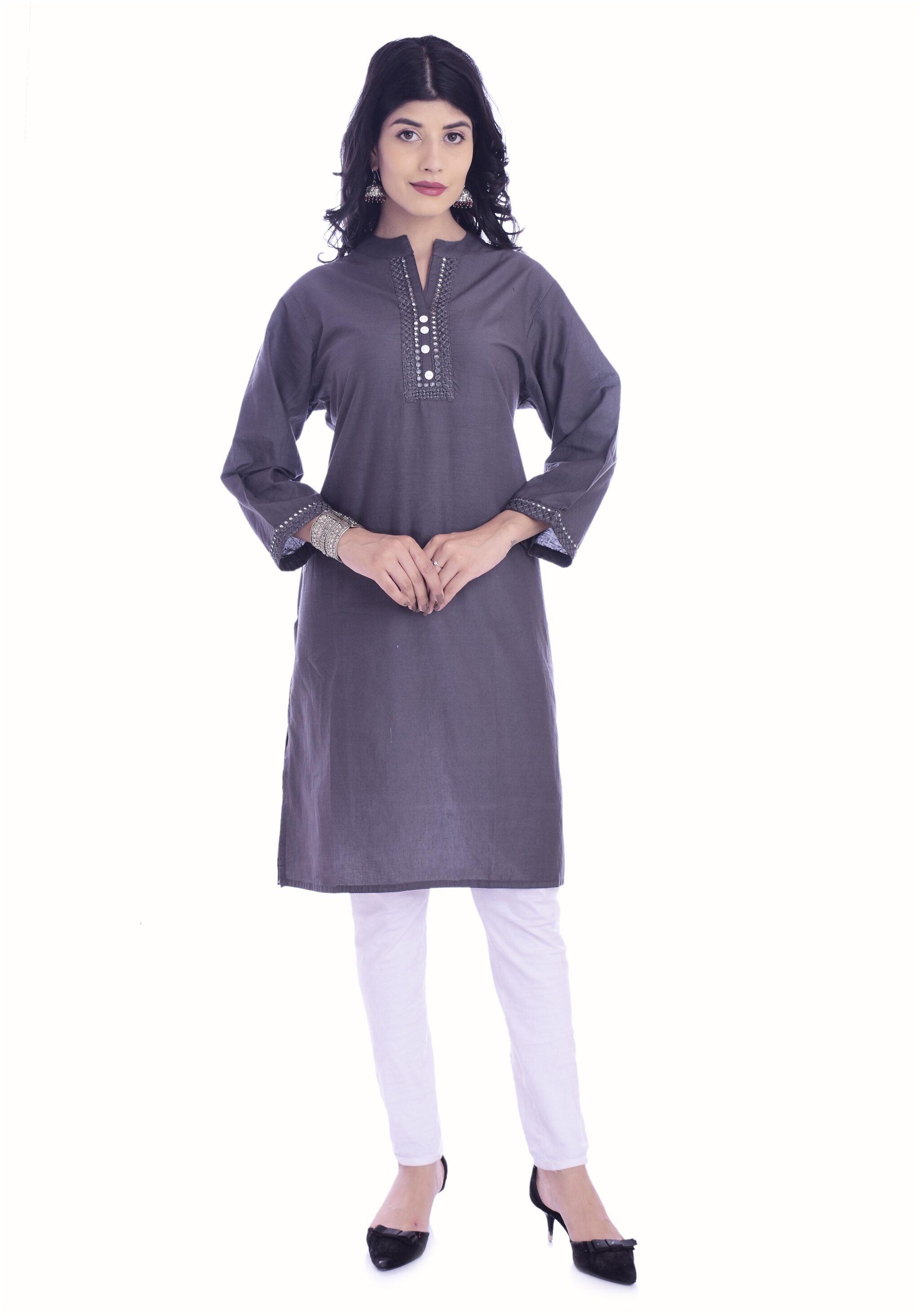 

Fab Attire Women Grey Solid Straight Kurta