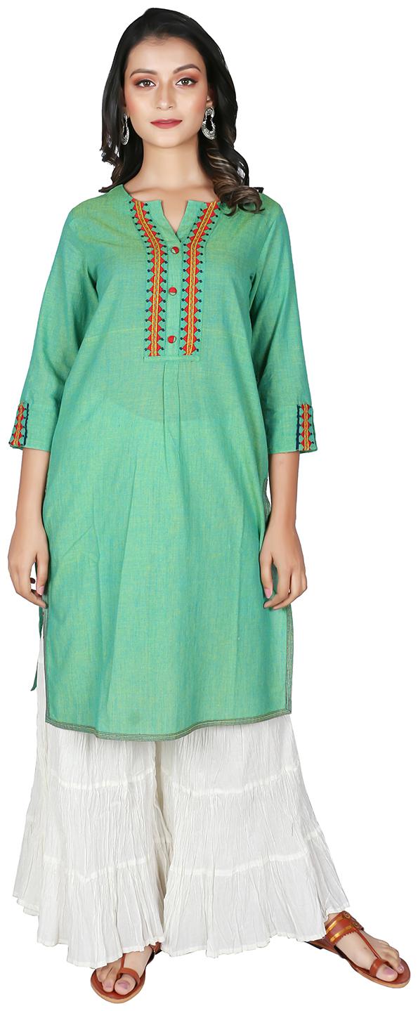 

FABGLOBAL Women Green Embroidered Straight Kurta