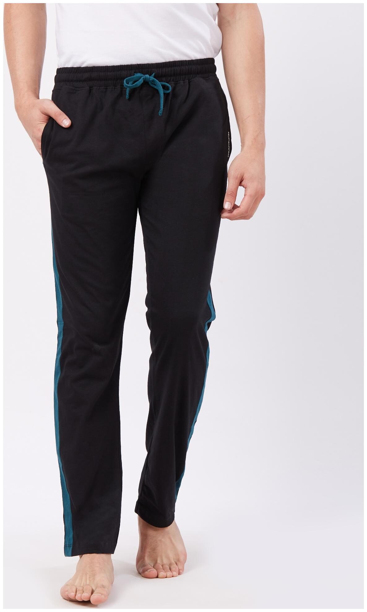 

Fruit Of The Loom Men Black Solid Regular fit Regular trousers