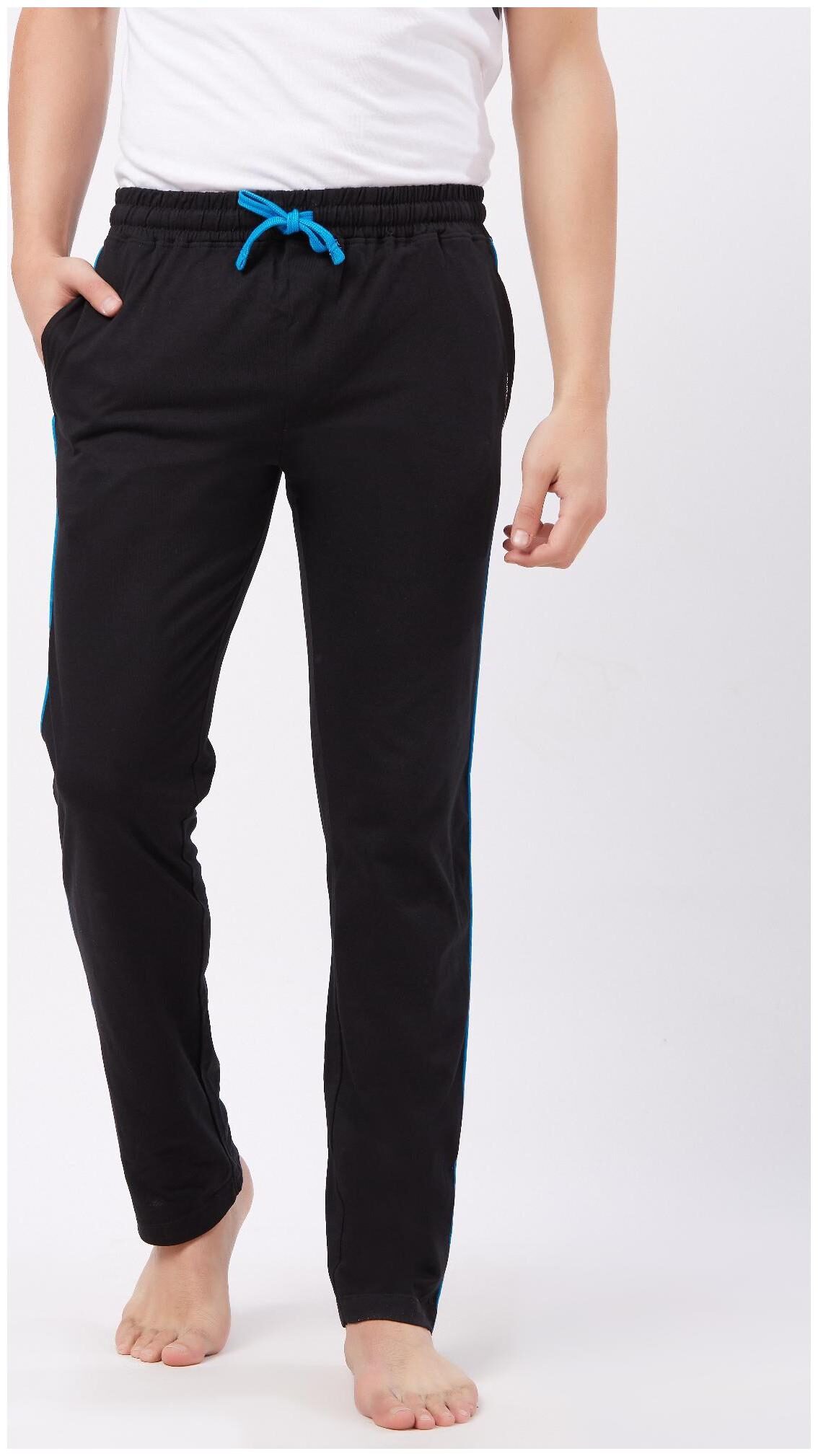 

Fruit Of The Loom Men Black Solid Regular fit Regular trousers