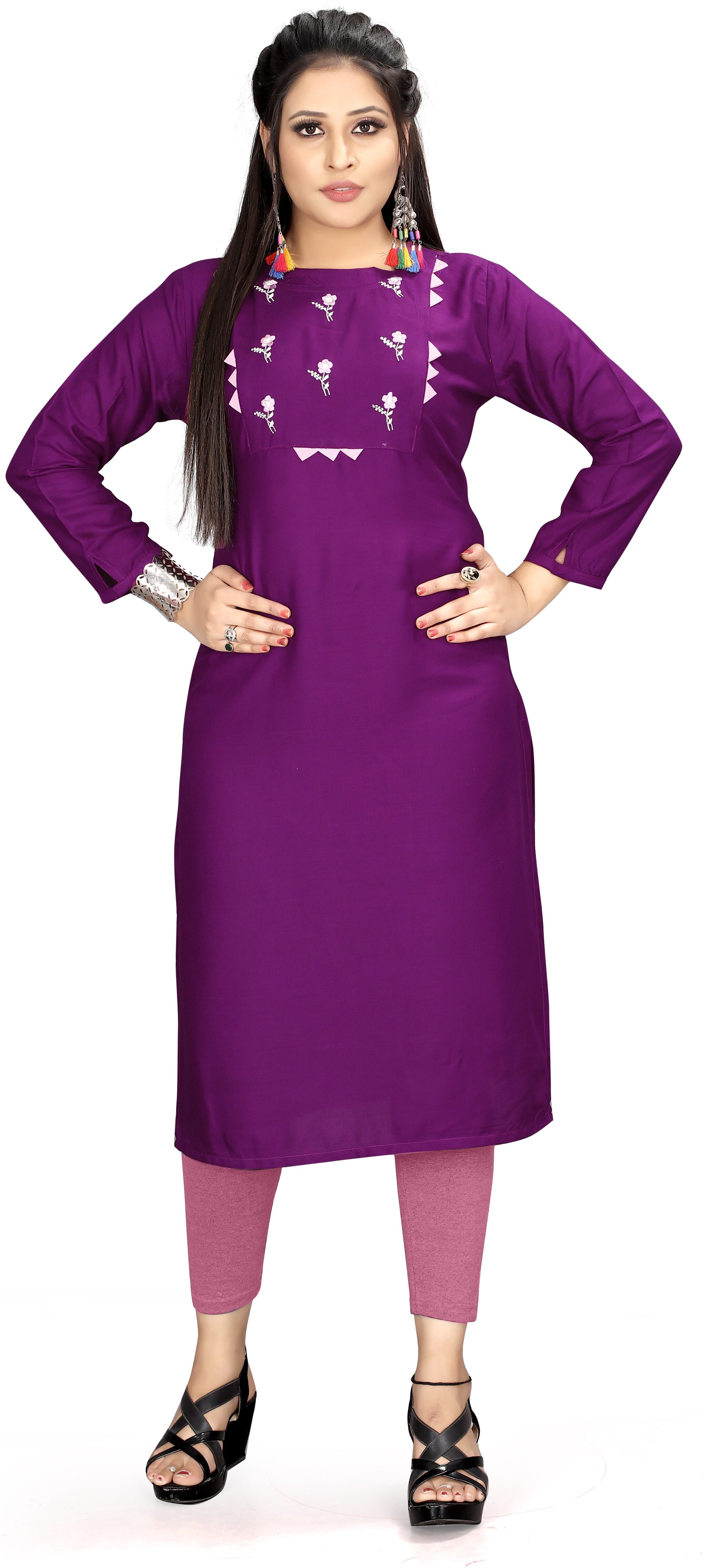 

FUMVEL Women Magenta Embroidered Straight Kurti