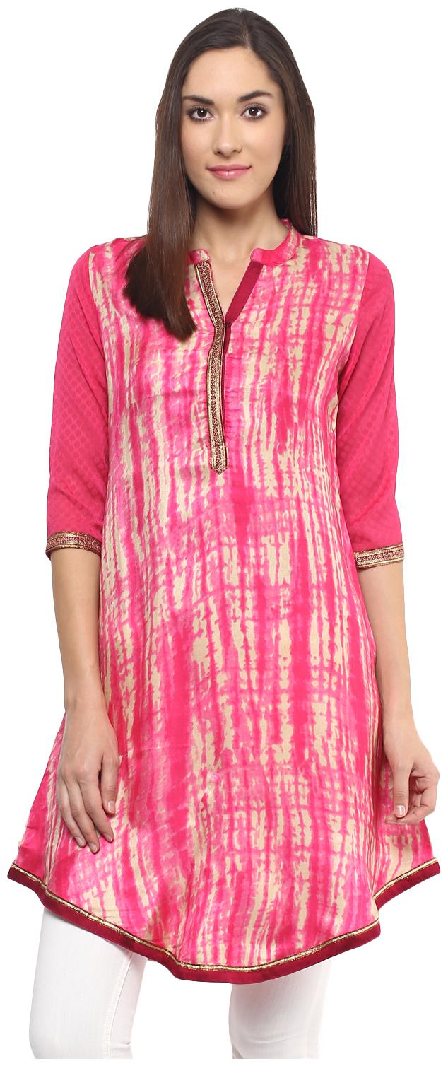 

Fusion Beats Women Solid Regular top - Pink