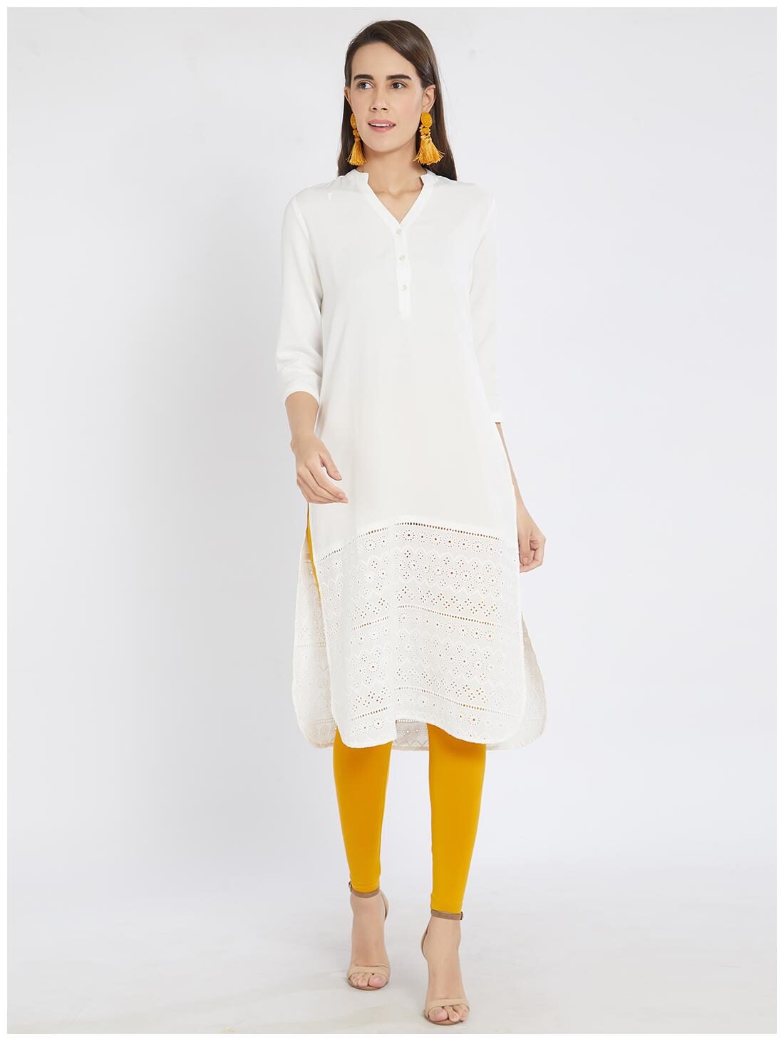 

Fusion Beats Women White Solid Straight Kurta