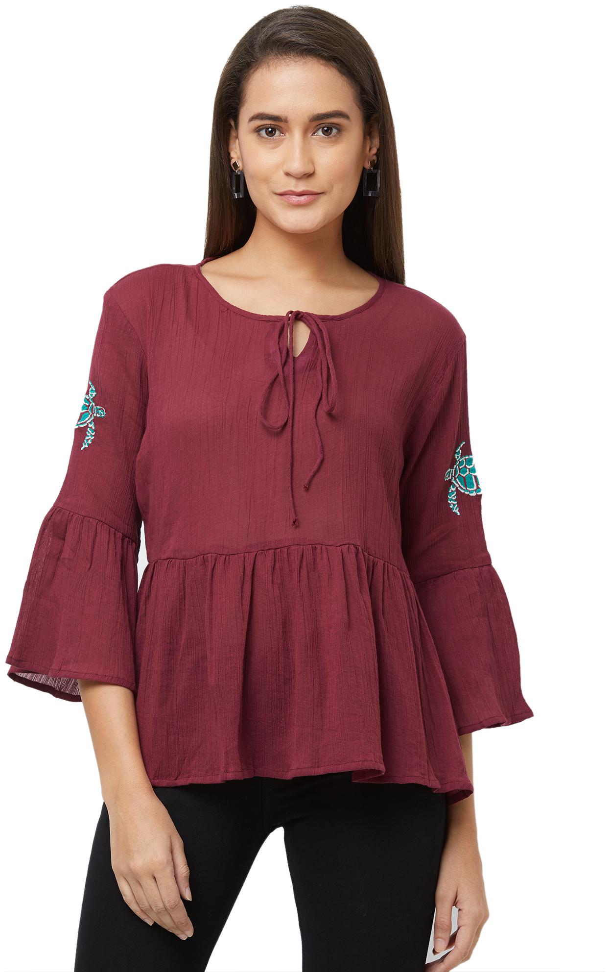 

Fusion Beats Women Solid Regular top - Maroon