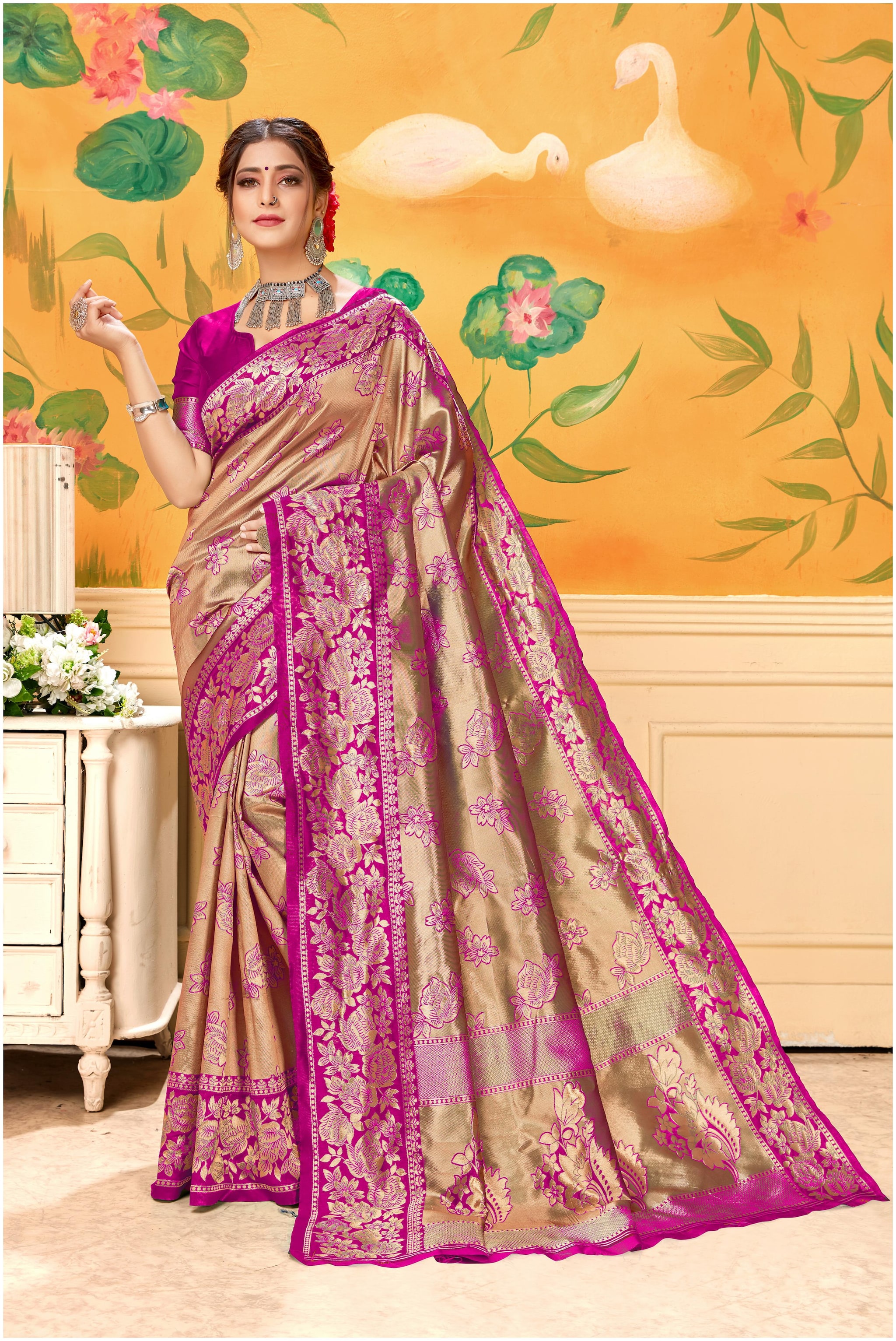 

GENIUS CREATION Women Silk Woven Pink Designer Saree With Blouse