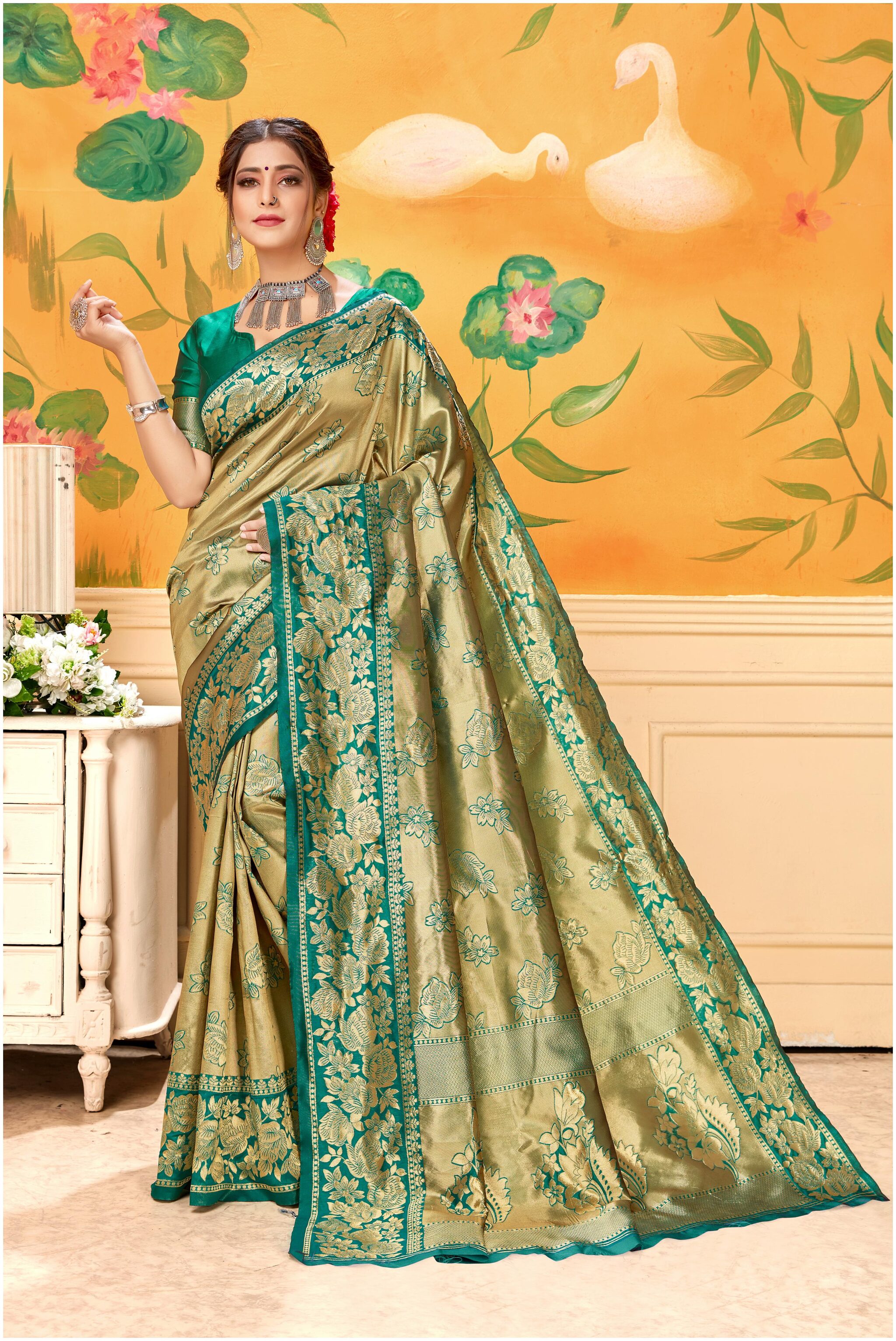 

GENIUS CREATION Women Silk Woven Green Designer Saree With Blouse