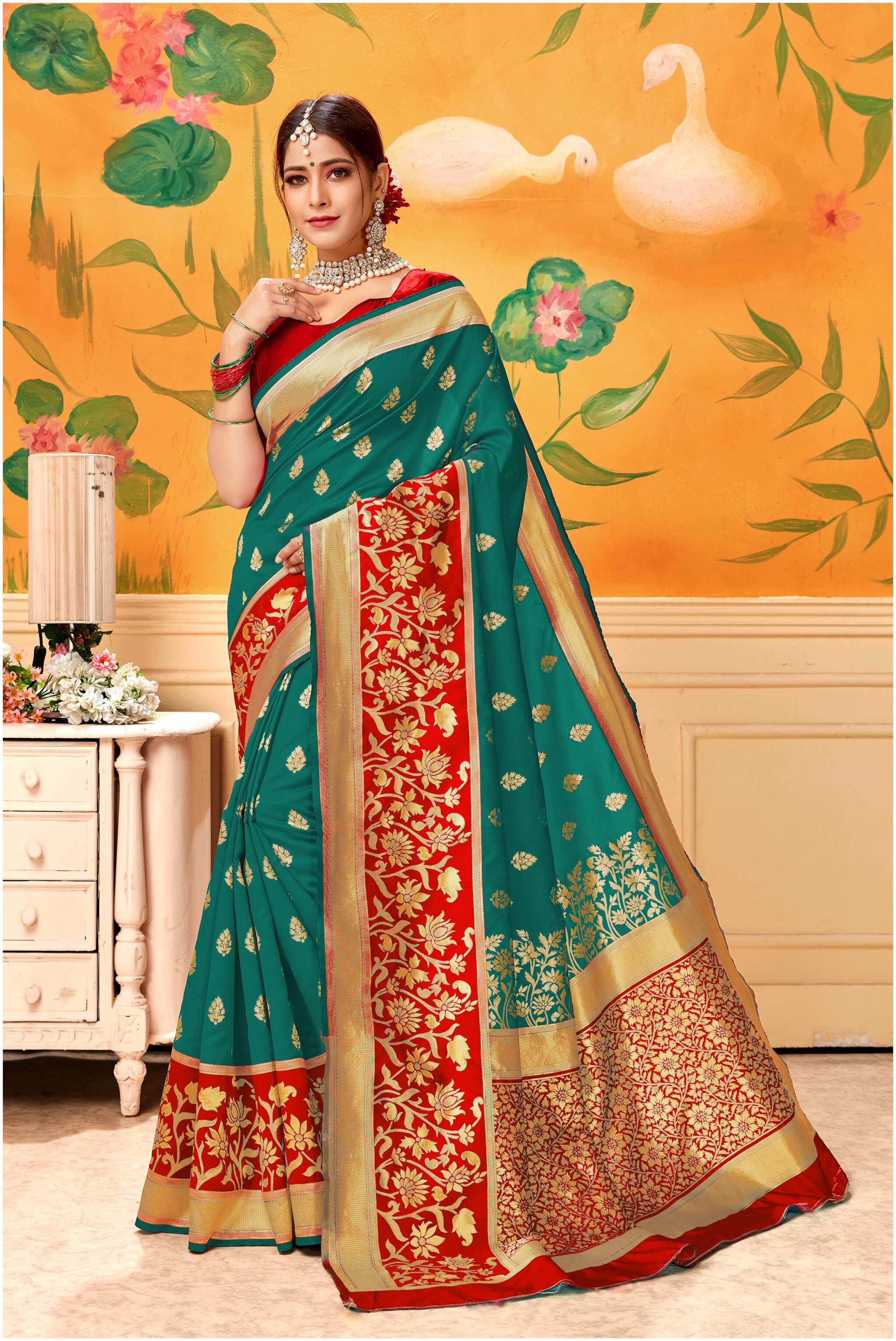 

GENIUS CREATION Women Silk Woven Green Designer Saree With Blouse