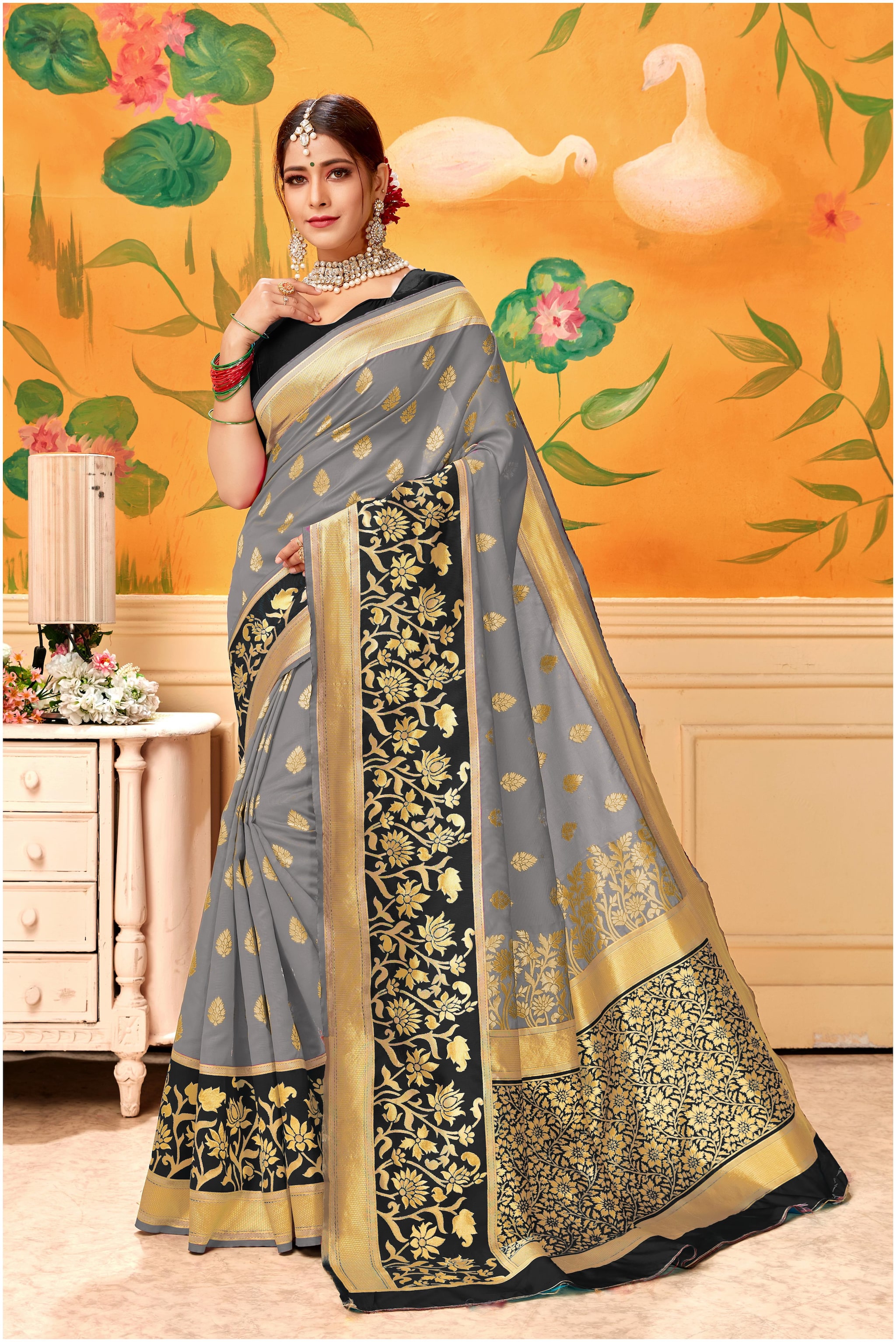 

GENIUS CREATION Women Silk Woven Grey Designer Saree With Blouse