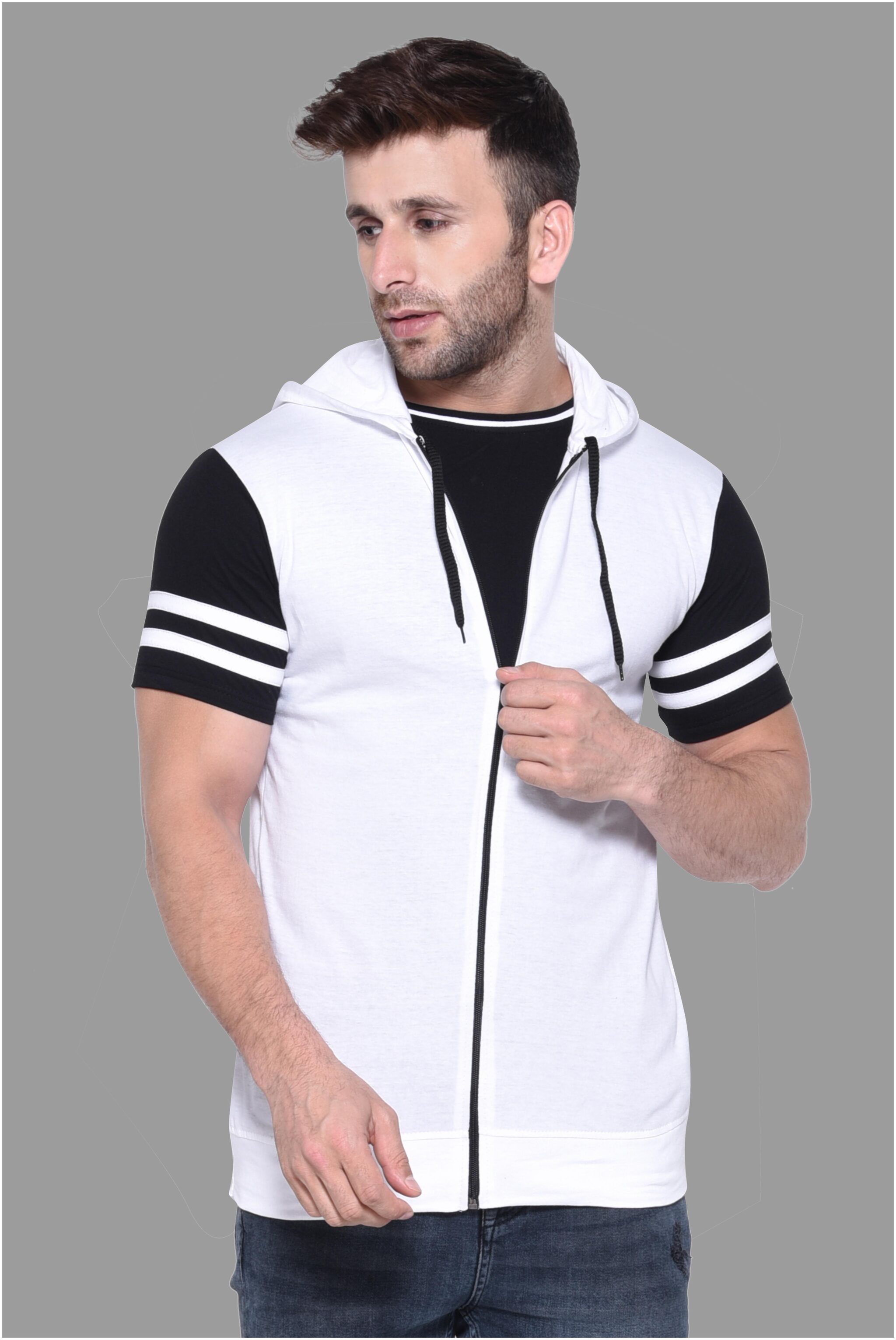 

Geum Men White Slim fit Cotton Blend Hood T-Shirt - Pack Of 1