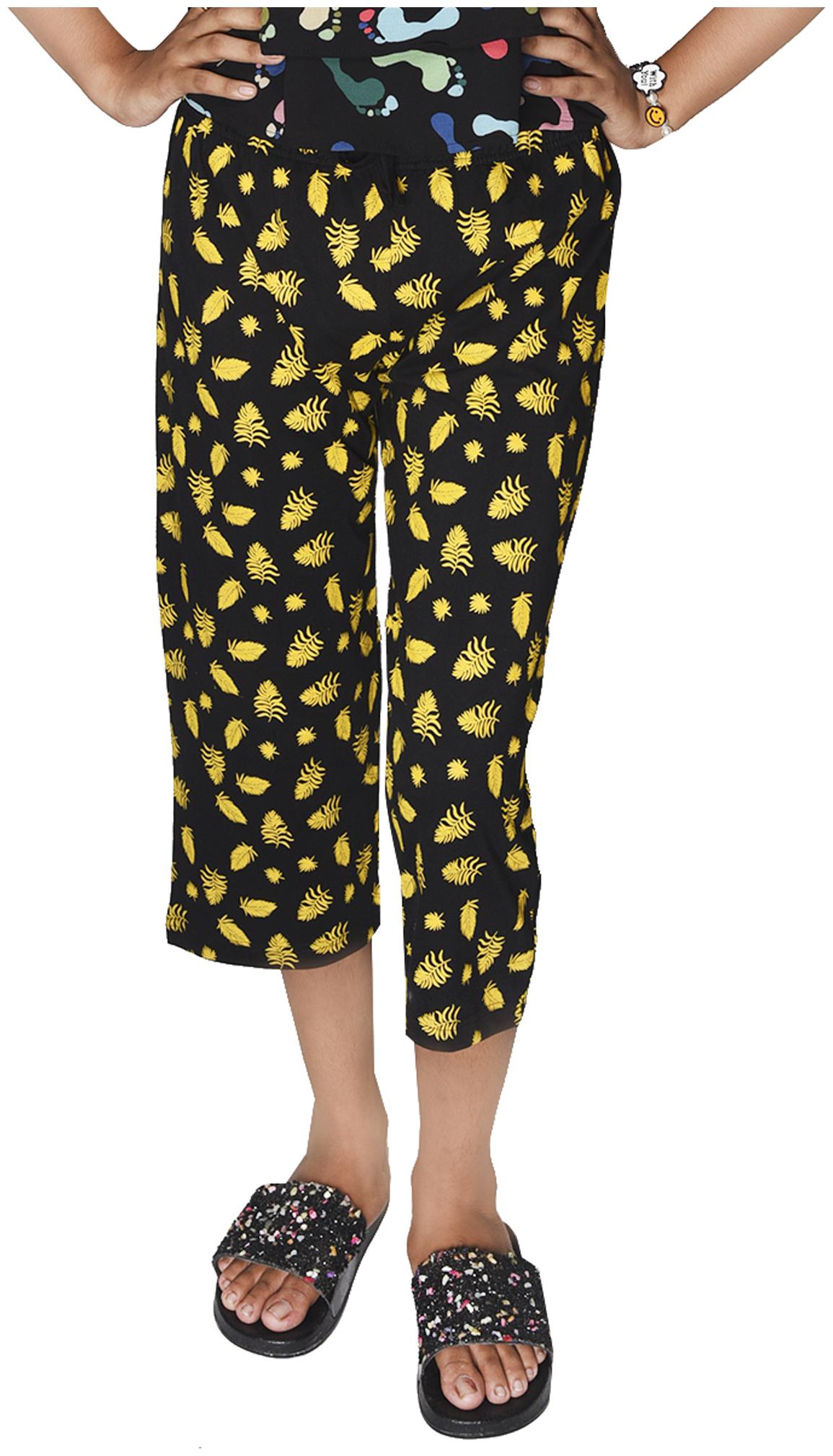 

GHUNGUR Women Printed Regular capri - Black