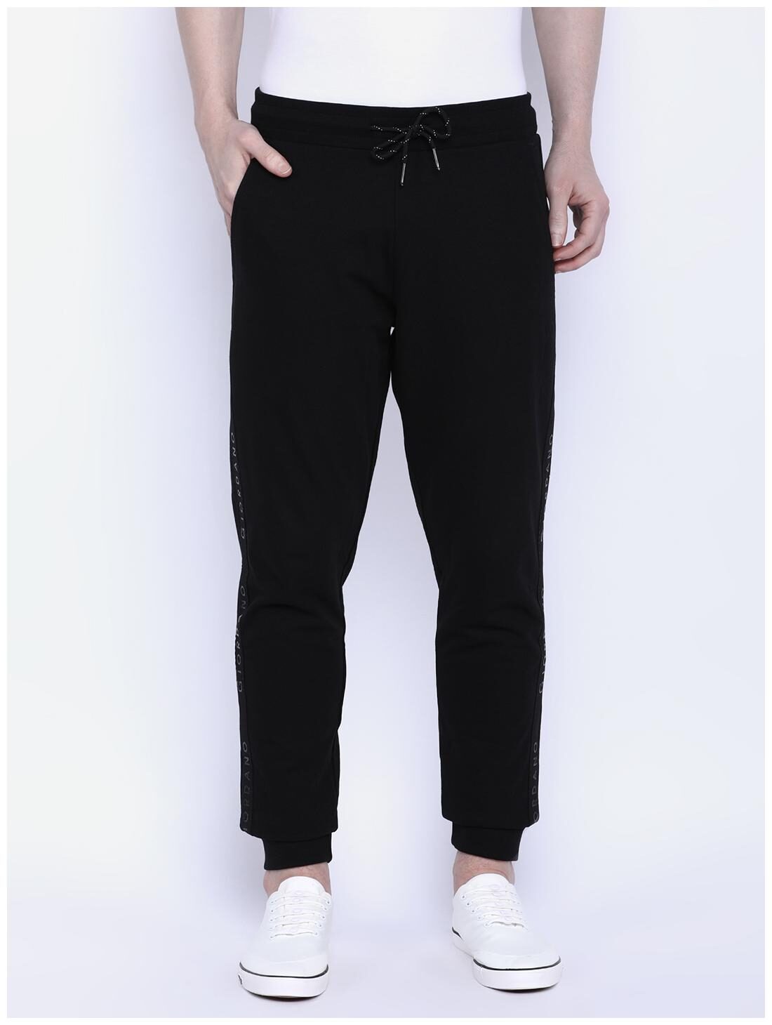 

Giordano Men Black Solid Slim fit Joggers