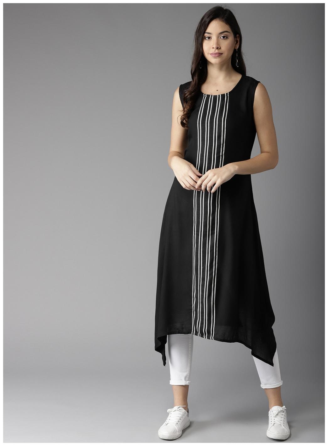 

Glampunch Women Black Printed Straight Kurta
