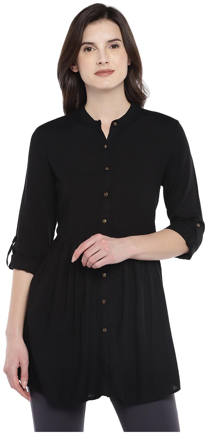 

Globus Women Solid Regular top - Black