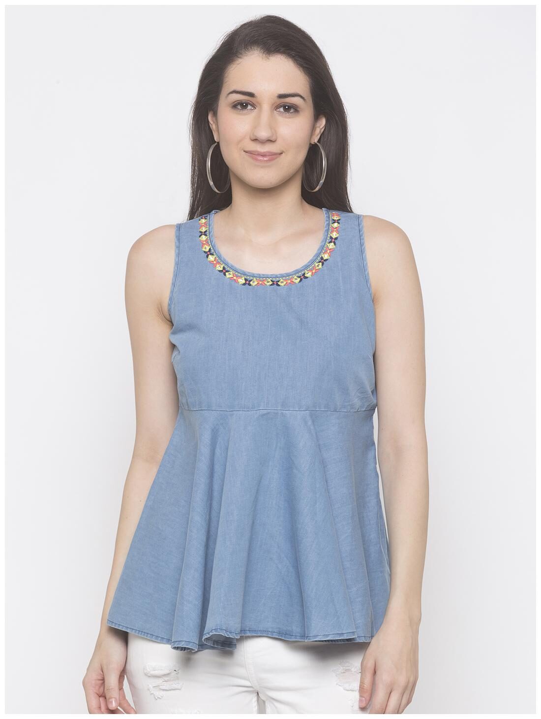 

Globus Women Solid Regular top - Blue