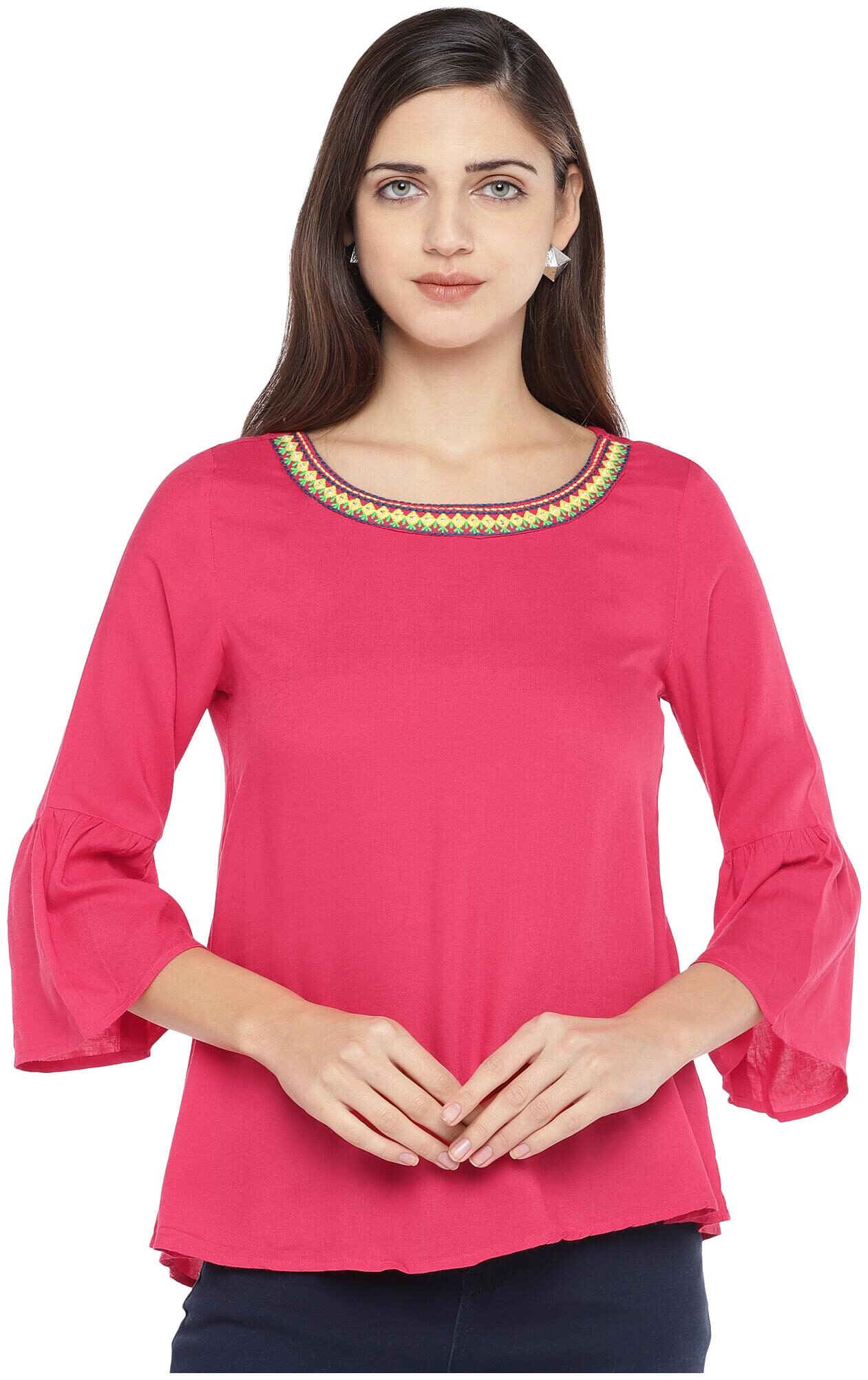

Globus Women Solid Regular tunic - Red