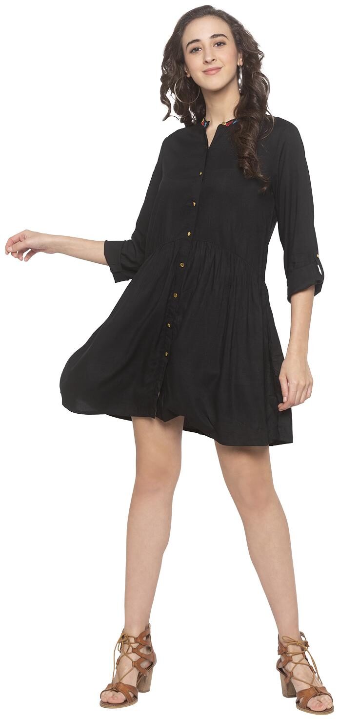 

Globus Black Solid Flared dress