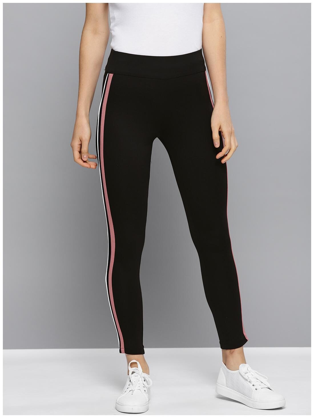 

Harpa Women Black Relaxed fit Jegging