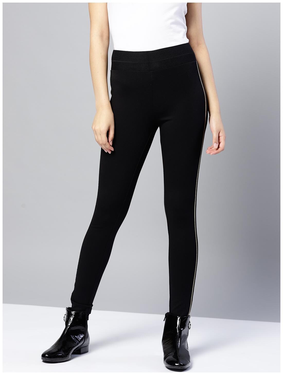 

Harpa Women Black Relaxed fit Jegging