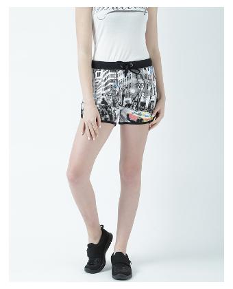 

Huetrap Women Solid Regular shorts - White