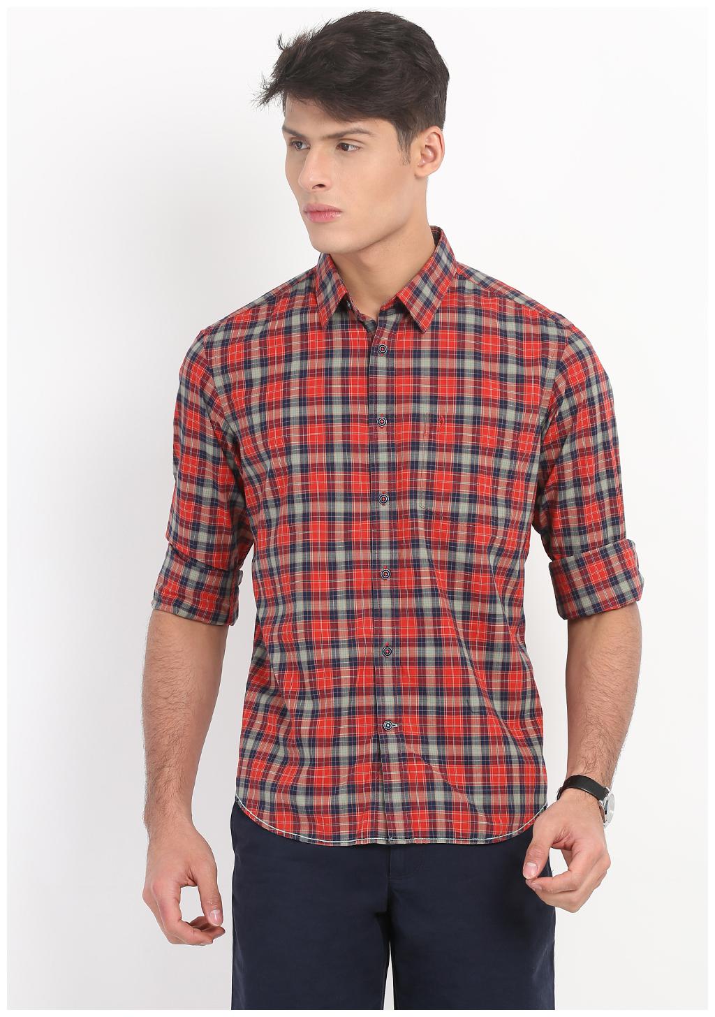 

Indian Terrain Men Red Checked Slim Fit Casual Shirt